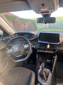 Peugeot 208 - 4