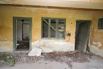 Rodinný dom s veľkým pozemkom na samote pri obci Číčov - 4