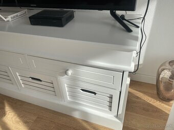 Skrinka pod TV - 4