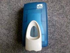 Dávkovače toaletného papiera a penového mydla. - 4