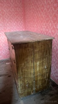 Starožitná drevená komoda - 4