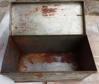 Stara plechova lekarnicka - 4