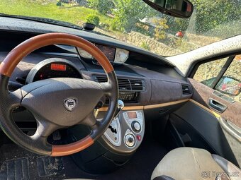 KÚPIM: Citroen C8 alebo Lancia Phedra - 4