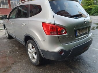 Nissan Qashqai +2 - 4