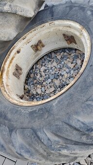 Zadne kolesa zetor 16,9/14-28 - 4