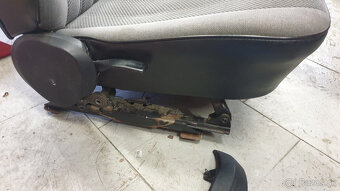 predam sedacky na bmw E30 - 4