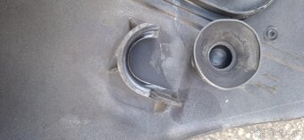 Kryt motora Audi 2.5 TDI V6 - 4