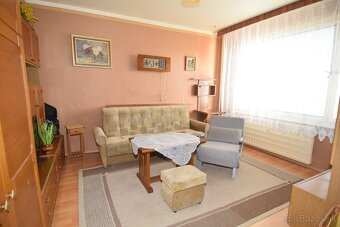 Na predaj jednoizbový byt s loggiou . - 4