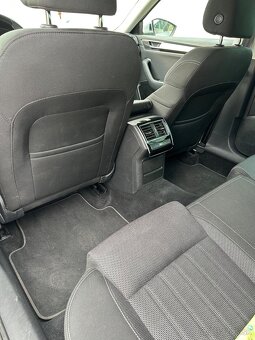 ŠKODA SUPERB COMBI 2.0TDI M6 - 4