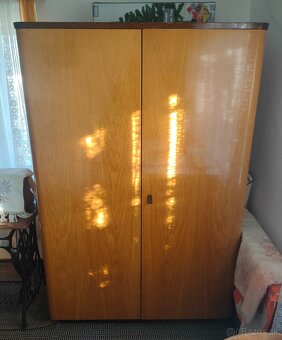 Retro skriňa z masívu 1 - 4