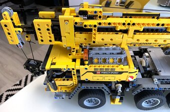 LEGO 42009 Mobile Crane Mk II (2013) - 4
