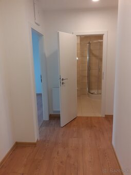 2-izbový byt na námestí - 4