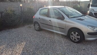 206 1.1 benzin .153000km - 4