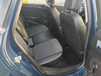 Opel Astra Hatchback - 4