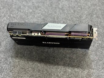 Predám kartu Gigabyte RTX 2080 SUPER GAMING OC - 4