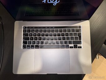 MacBook Pro i9 16GB / 1TB - 4