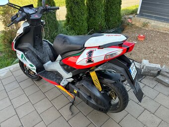 Aprilia SR 50 R – Max Biaggi Replica - 4