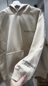 Fear of God Essentials mikina s kapucňou – béžová - 4