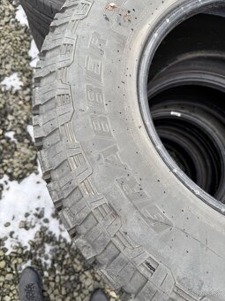 285/70 R17 - 4