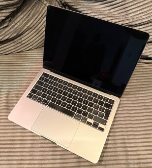 MacBook Air M2 (2022) - 16GB RAM | 256 GB SSD - 4