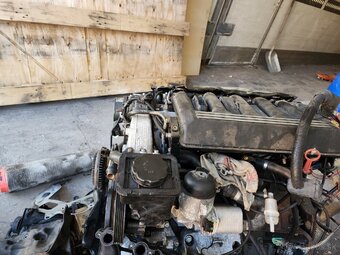 Rozpredám motor BMW 142kw - 4