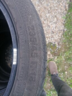 Barum bravuris 3 235/45r18 4ks cena 30e - 4