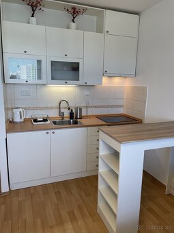 Prenajmem svoju garsonku na začiatku Petržalky,od 1. 7. 2025 - 4