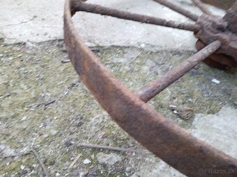 Staré koleso na dekoráciu - 4