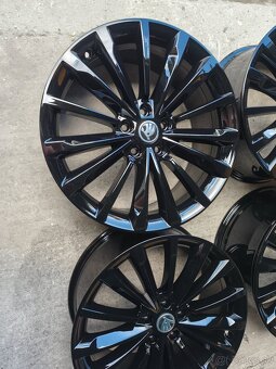 Nove Trinity r19 superb skoda - 4