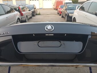 Predám piate (kufrové) dvere Superb 2 predFacelift Combi - 4