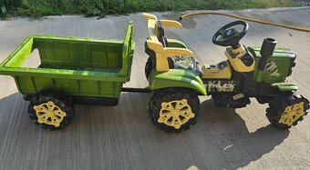 Elektrický traktor s vlečkou - 4