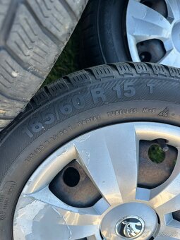 4× zimné 185/60 R15 na plechových diskoch Škoda - 4