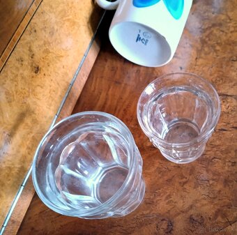 Staré hrnčeky a duritky po 0,5 e - 4