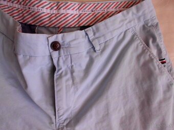 Tommy Hilfiger pánske krátke chino nohavice L - 4