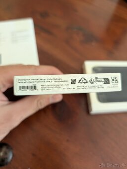 Apple MagSafe iPhone Leather Wallet - 4