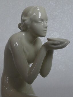 Porcelánový akt Dievčina - 4