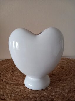 Biela keramická váza v tvare srdca 15x13x8 cm - 4