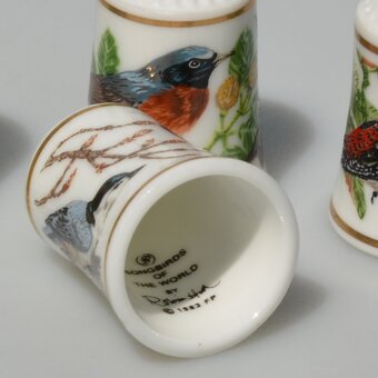Sada 5 ks Porcelánové náprstky - Spevavé vtáky - 4