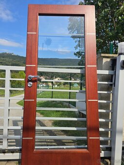 Predám dvoje SAPELI presklenné dvere s dyhovym rámom Sapeli - 4