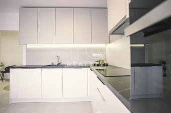 2-IZBOVÝ BYT,KOMPLETNÁ REKONŠTRUKCIA,RUŽINOV,LOGGIA,70m2 - 4