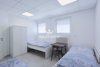 PRENÁJOM .BYTOVEJ JEDNOTKY 40M2,3MIN OD VW BA PRE FIRMY - 4