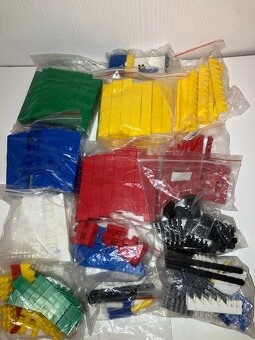 Vyse 1200 ks dielikov, kociek zn. Mega Blocks - 4