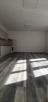 Prenájom 2-izbový byt v centre Lučenca - 4