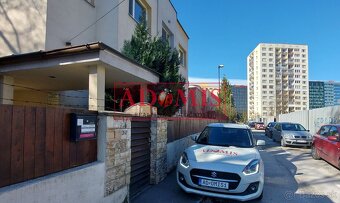ADOMIS - Prenájom priestoru 9m2 s umývadlom,TOP lokalita, Ko - 4