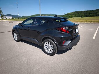 Toyota C-HR 1.8 Hybrid E-CVT rok 2021 - 4