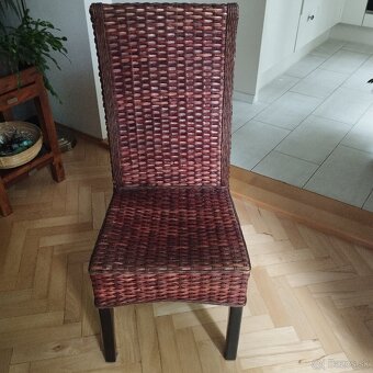Ponúkame na predaj jedálenské stoličky - 4