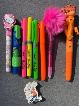 Perá, zvýrazňovače a gumy pre deti - 4