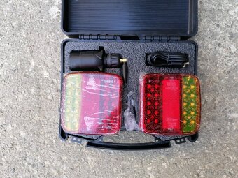 Predám zadné prenosné svetlá magnetické dynamické bezkáblov - 4