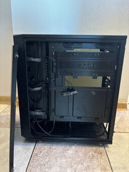 Fractal design meshify C - 4