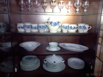 Vázy, keramika a heligonka v kufriku - 4